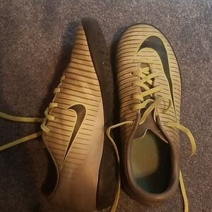 Nike Mercurial soccer turf shoes size 3.5